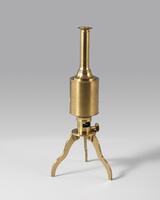 FK 0330
<br/>
Spiegelmicroscoop, naar Robert Smith (1738)
<br/>
<em>Syds Johannesz Rienks, Friesland</em>